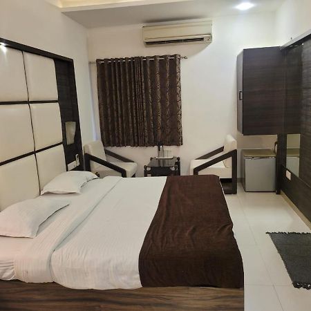 Golden Plaza Hotell Ahmedabad Exteriör bild