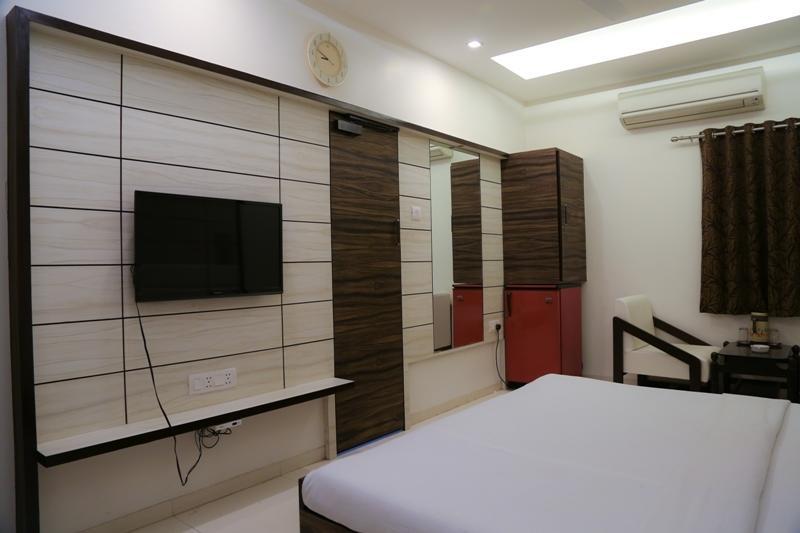 Golden Plaza Hotell Ahmedabad Rum bild
