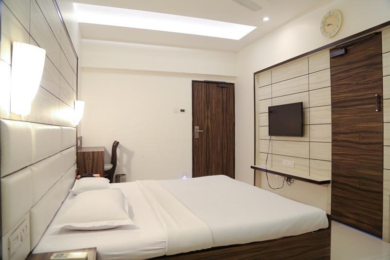 Golden Plaza Hotell Ahmedabad Rum bild