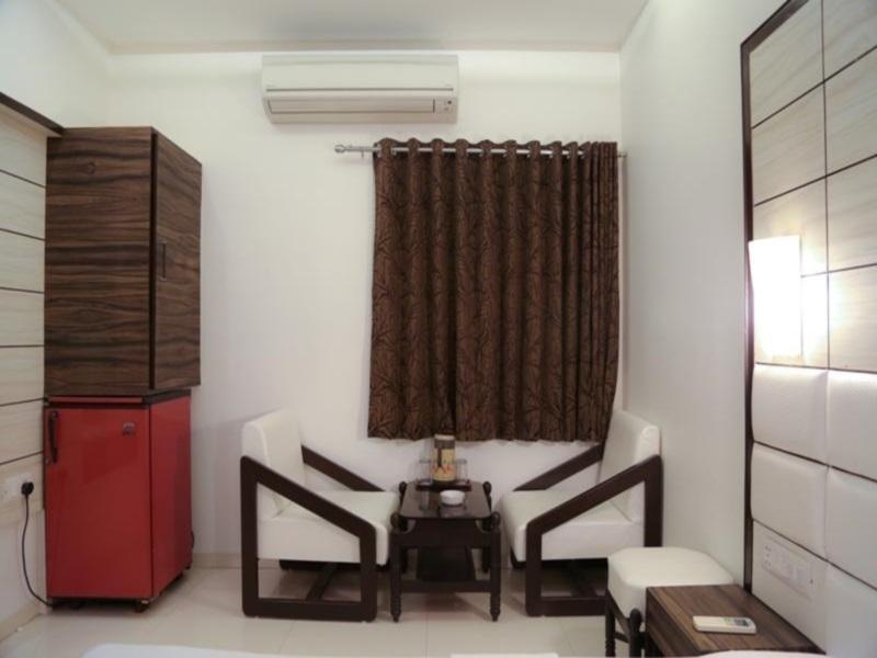 Golden Plaza Hotell Ahmedabad Exteriör bild