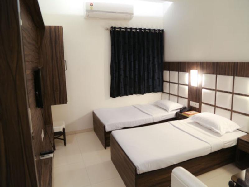 Golden Plaza Hotell Ahmedabad Exteriör bild