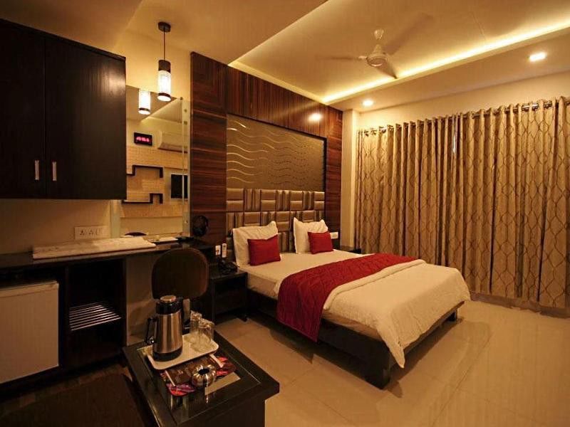 Golden Plaza Hotell Ahmedabad Exteriör bild