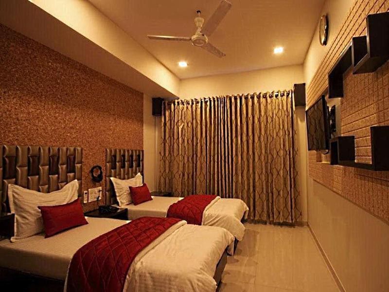Golden Plaza Hotell Ahmedabad Exteriör bild
