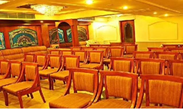 Golden Plaza Hotell Ahmedabad Exteriör bild