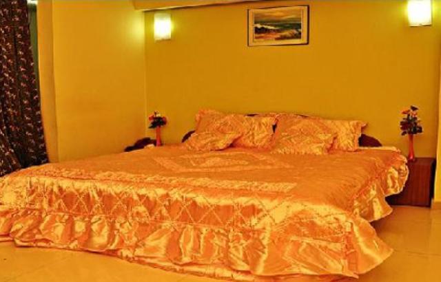 Golden Plaza Hotell Ahmedabad Exteriör bild